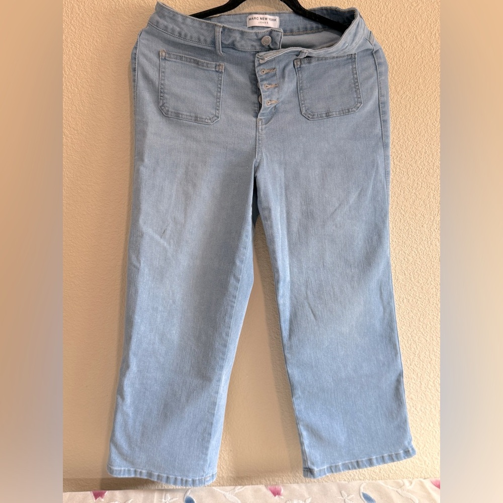 Marc New York Light Denim Straight Leg Jeans. Like NEW